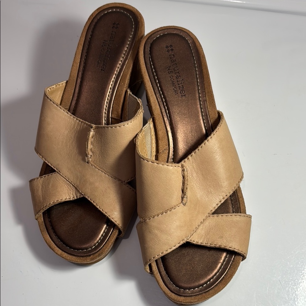 Naturalize brand sandals Size 9W